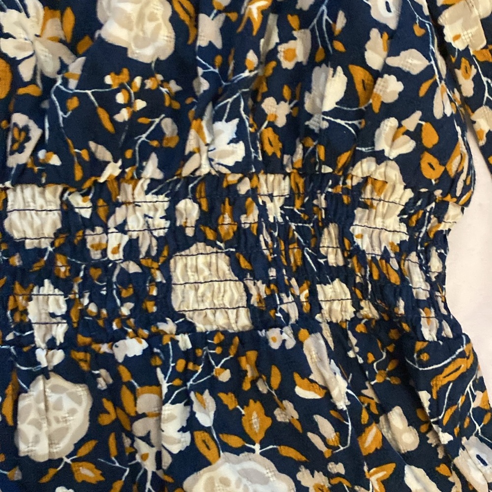 Universal Thread shirt - Picture 2 of 3